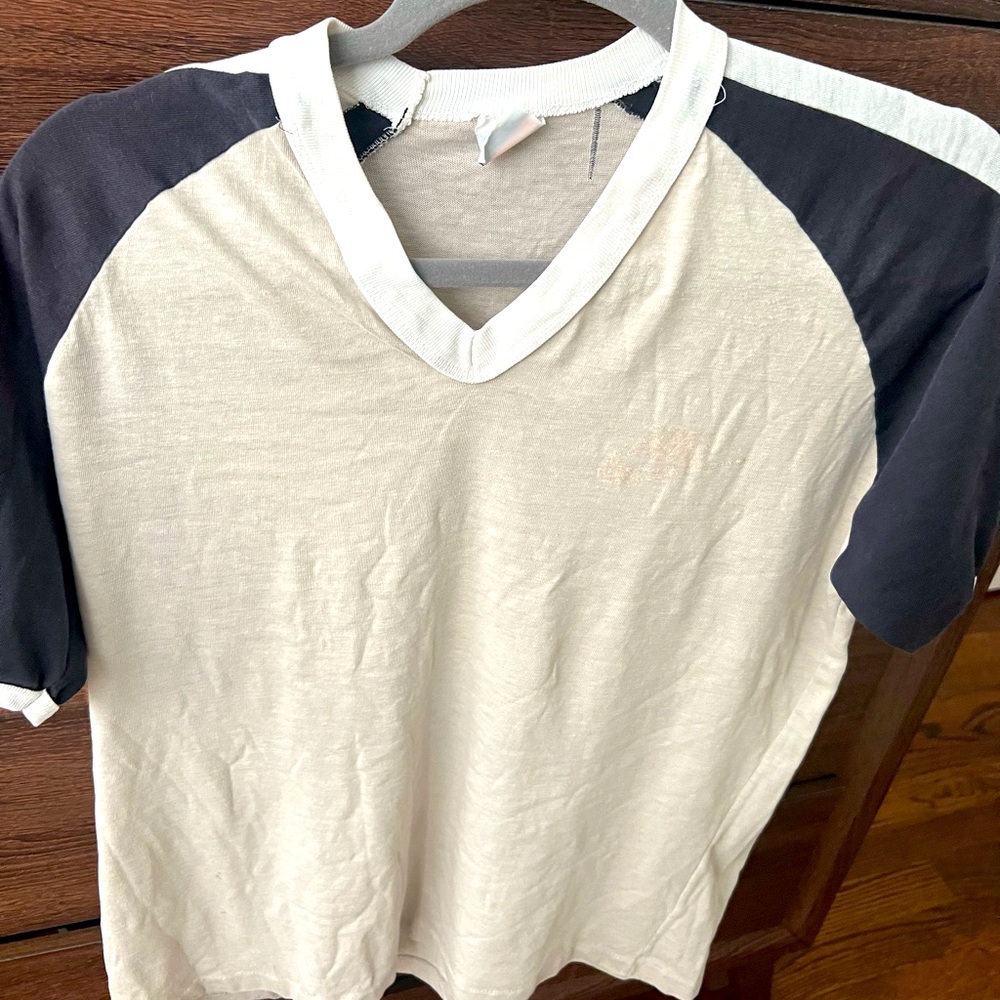 Vintage Nike V-neck single stitch t-shirt.